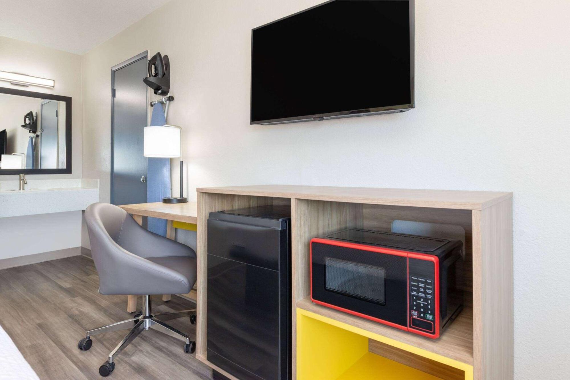 Days By Wyndham Hotel Wichita Falls
